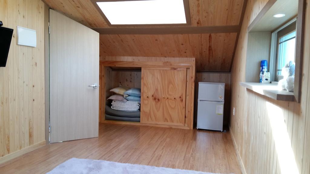 Bangdigareum B&B Σεογκουίπο Δωμάτιο φωτογραφία